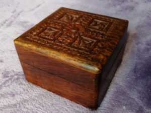 Wooden music box 10x10x6, rosewood, picture 1