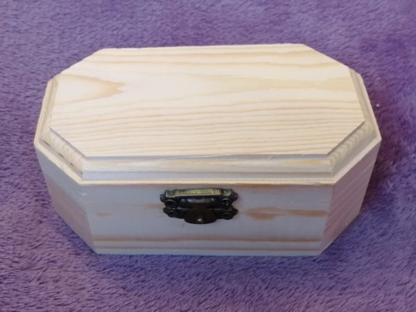Wooden box 12x7x5, octagon, pine, picture 1