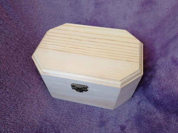 Wooden box 17x12x8, octagon, pine, picture 1