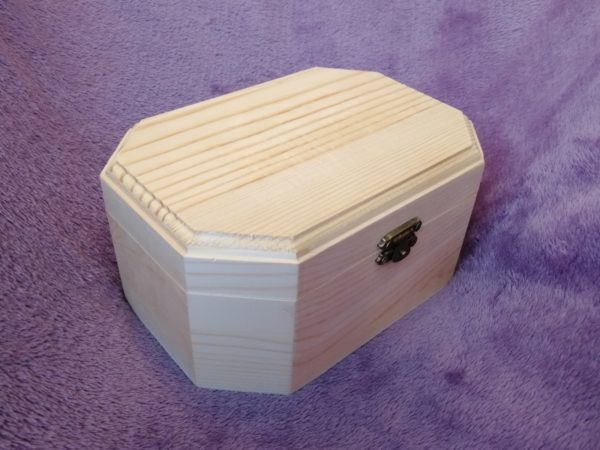 Wooden box 17x12x8, octagon, pine, picture 3