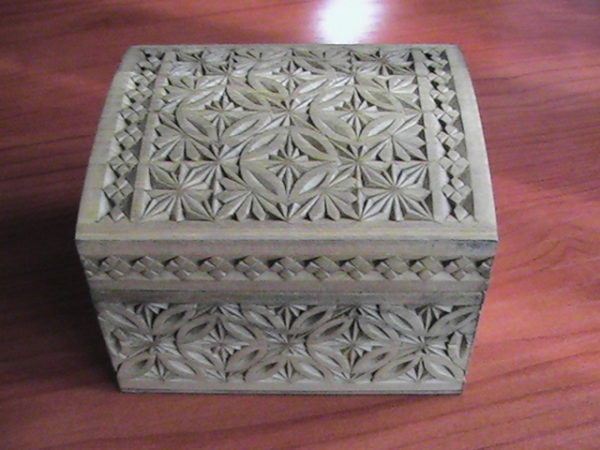 Carved wooden box, walnut color, picture 1