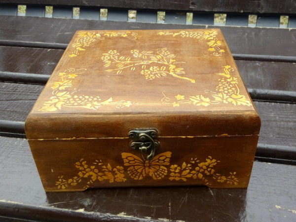 Large wooden music box, picture 1