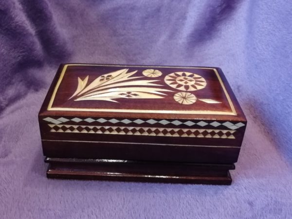 Wooden box 13x8x6, carved, picture 1