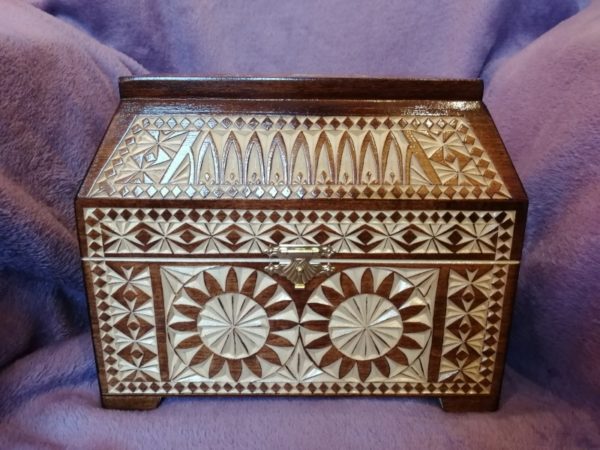 Wooden box 20x14x17, big carved chest, picture 1