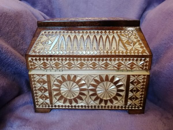 Wooden box 20x14x17, big carved chest, picture 5