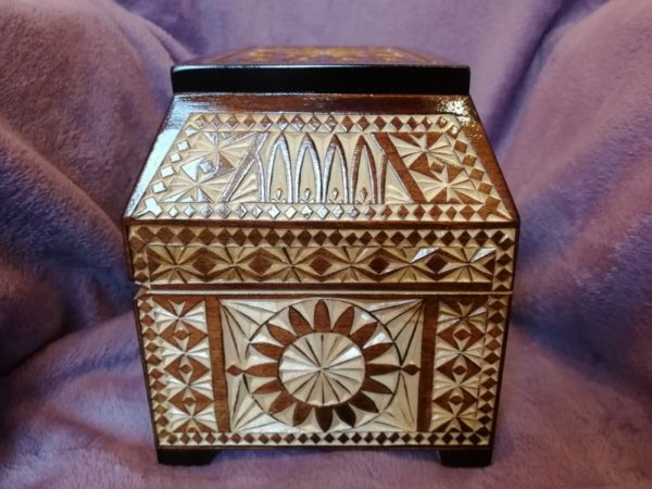 Wooden box 20x14x17, big carved chest, picture 6