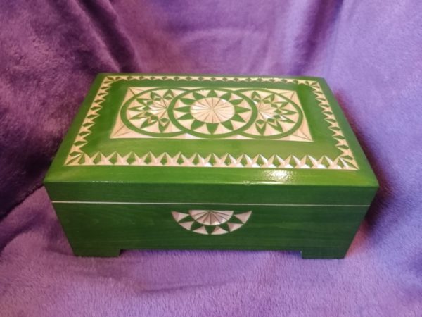 Big wooden box 20x14x8, carved, green, picture 1