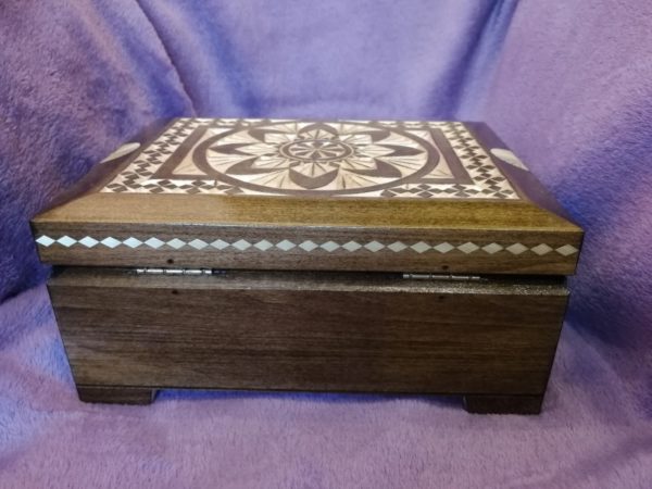 Big wooden box 20x16x9, carved, rosewood color, picture 3