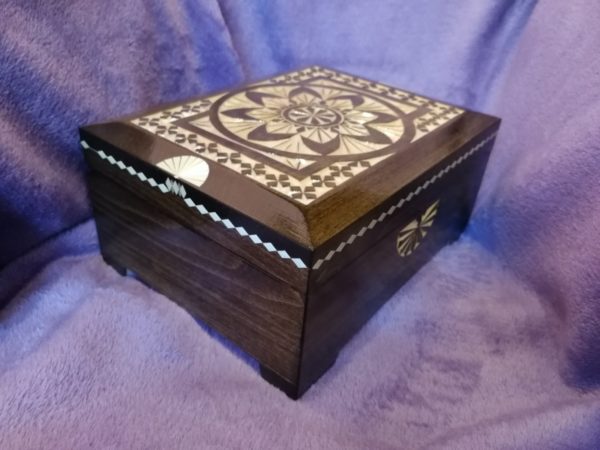 Big wooden box 20x16x9, carved, rosewood color, picture 4